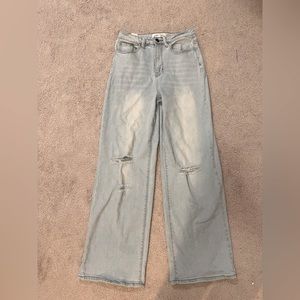 Mid rise, light wash jeans